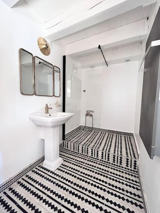 Maison Atypique Au Coeur De Montpellier, Cours Et Parking Vakantiehuis *