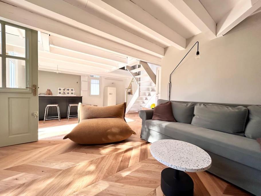 Maison Atypique Au Coeur De Montpellier, Cours Et Parking *