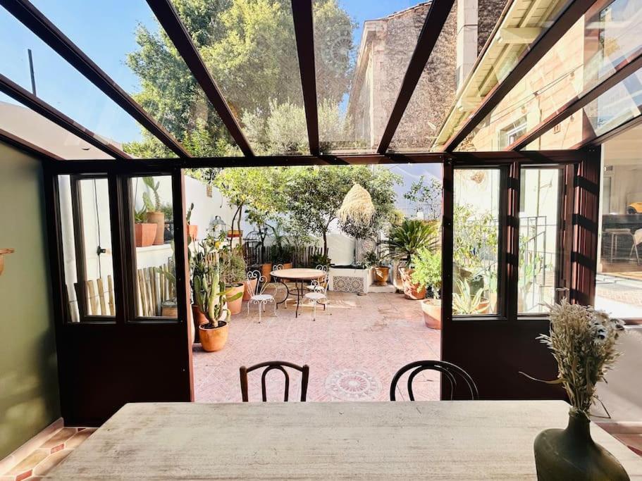 Vakantiehuis Maison Atypique Au Coeur De Montpellier, Cours Et Parking *