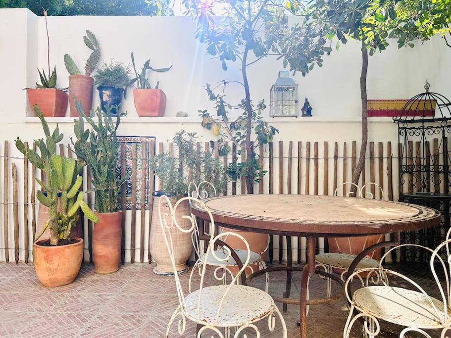 Maison Atypique Au Coeur De Montpellier, Cours Et Parking *